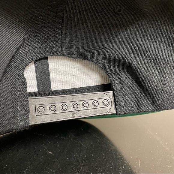 Yupoong SnapBack - Picture 2 of 3